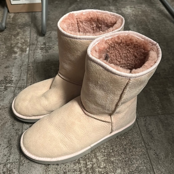 Pink Ugg Boots - Picture 1 of 5